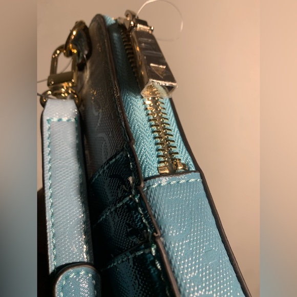 Guess Mini Crossbody - Picture 9 of 14